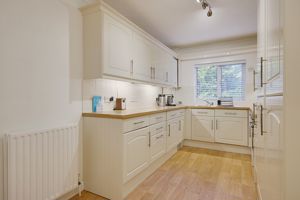 Kitchen/Breakfast Room- click for photo gallery